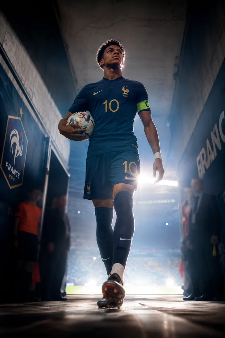 Tunnel Walkout — AI photo example
